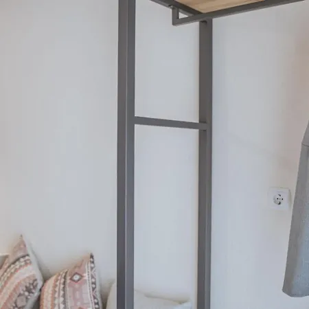 Nick Quarto em Acomodações Particulares *